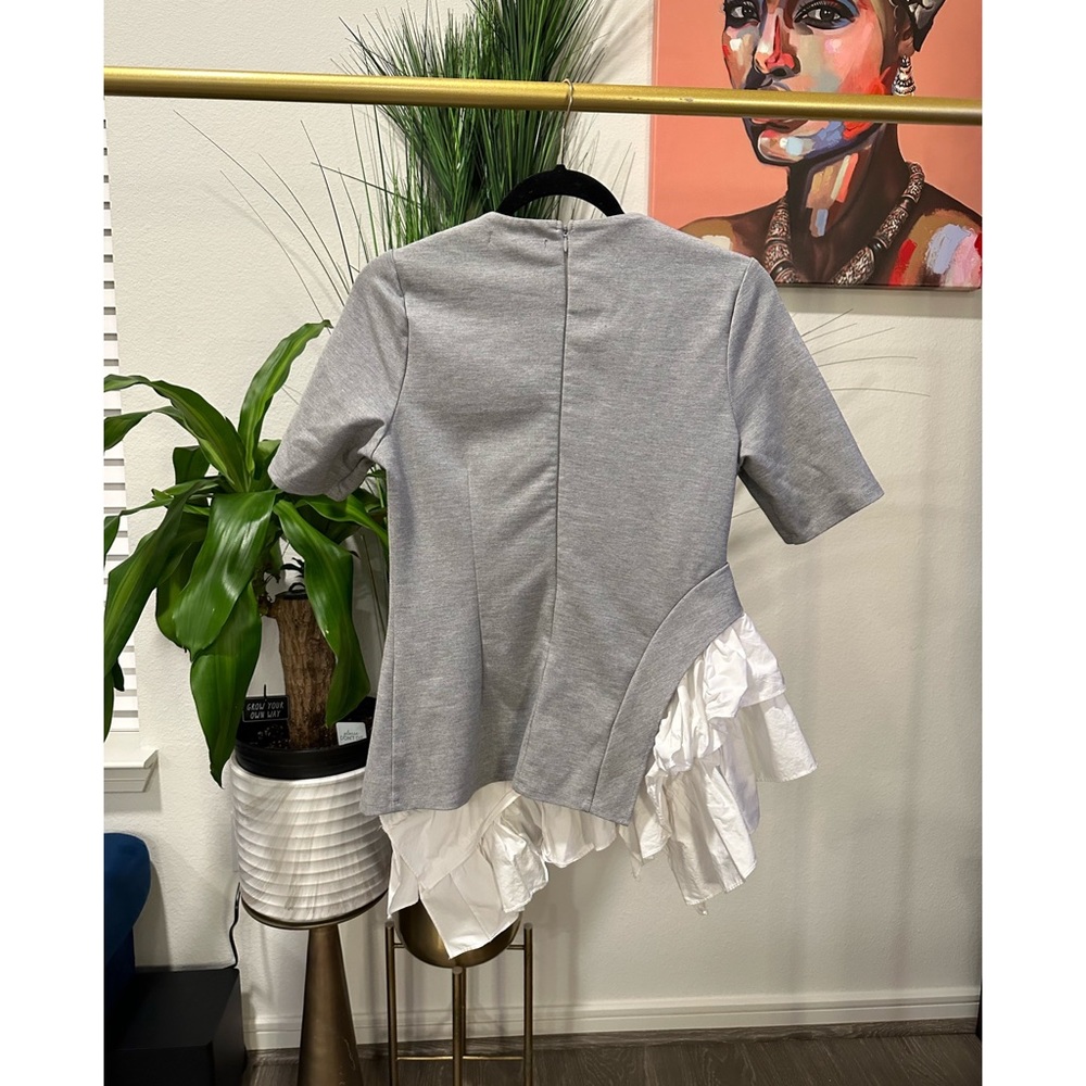 Kosmios Short Sleeve Sweat Shirt w/ Ruffled Hem Gray & White - Size Small - Picture 5 of 9